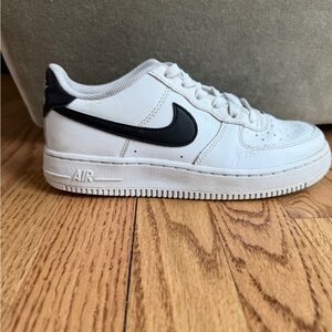 Nike Air Force One low white black GS size 5